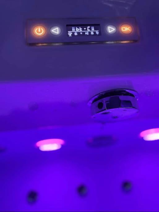 Jeu De Regards - Jacuzzi/Balneo Apartment Courcouronnes Exterior photo
