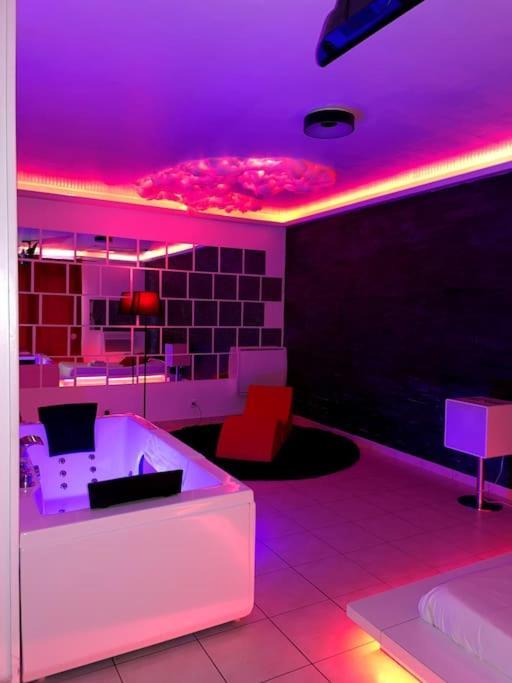 Jeu De Regards - Jacuzzi/Balneo Apartment Courcouronnes Exterior photo